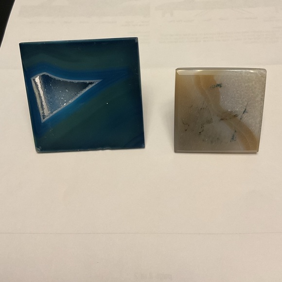 2 Stone Pyramids - Picture 4 of 6